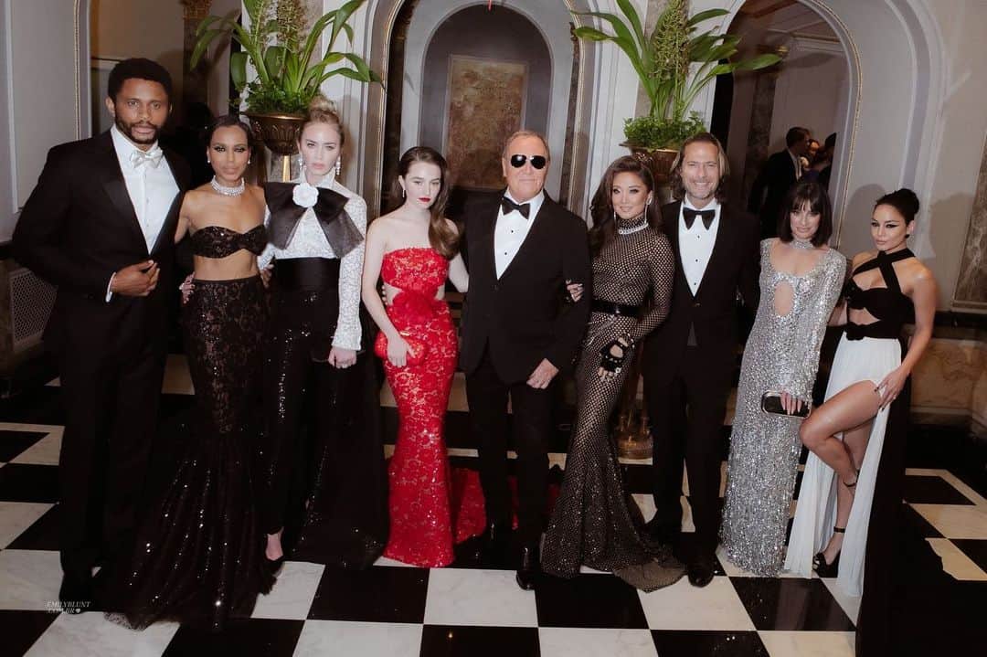 ケイトリン・ディーヴァーのインスタグラム：「Thank you @voguemagazine and @metmuseum! Thank you @michaelkors for inviting me to my first met …it was an incredible night x」