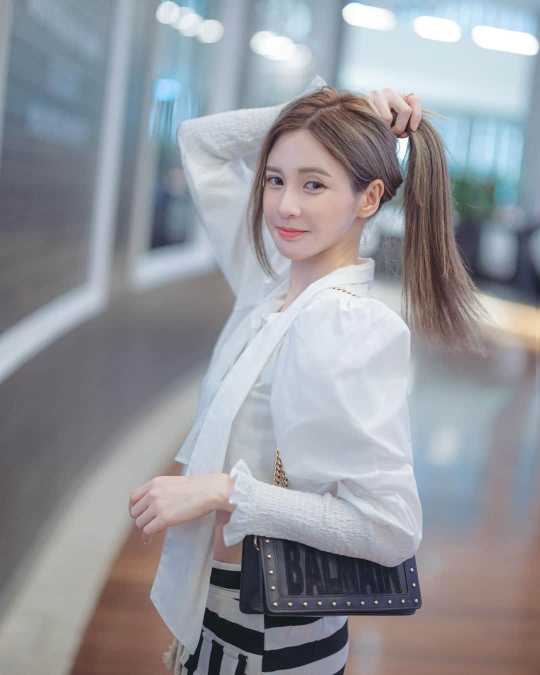 Yumi Wongのインスタグラム：「今天的頭髮有故事 🐇🐾」
