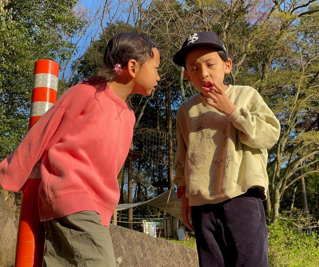 梶原叶渚さんのインスタグラム写真 - (梶原叶渚Instagram)「せんちゃんの卒園旅行の時に撮った写真たちです。 口を噛んでしまったのでそれをせんちゃんに見せるこじや、おばあちゃんみたいにちょこんと座るせんちゃん。旅行先でも仲のいいせんこじです☺️」5月3日 13時16分 - kanna_mame