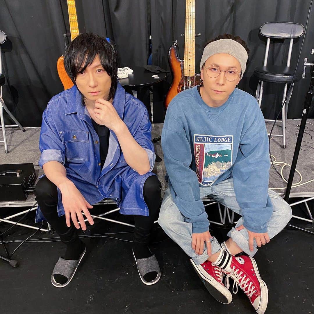 高井淳のインスタグラム：「「大人交友録」 ご来場ありがとうございました☺︎ 楽しき時間でした！ 新しい試みありつつ、音も鳴らしつつ。  「またやりたい！」ってゆきちゃんも言ってたので 次回の開催をお楽しみ。  休憩中に撮ったのでスリッパです僕。 押忍！！」