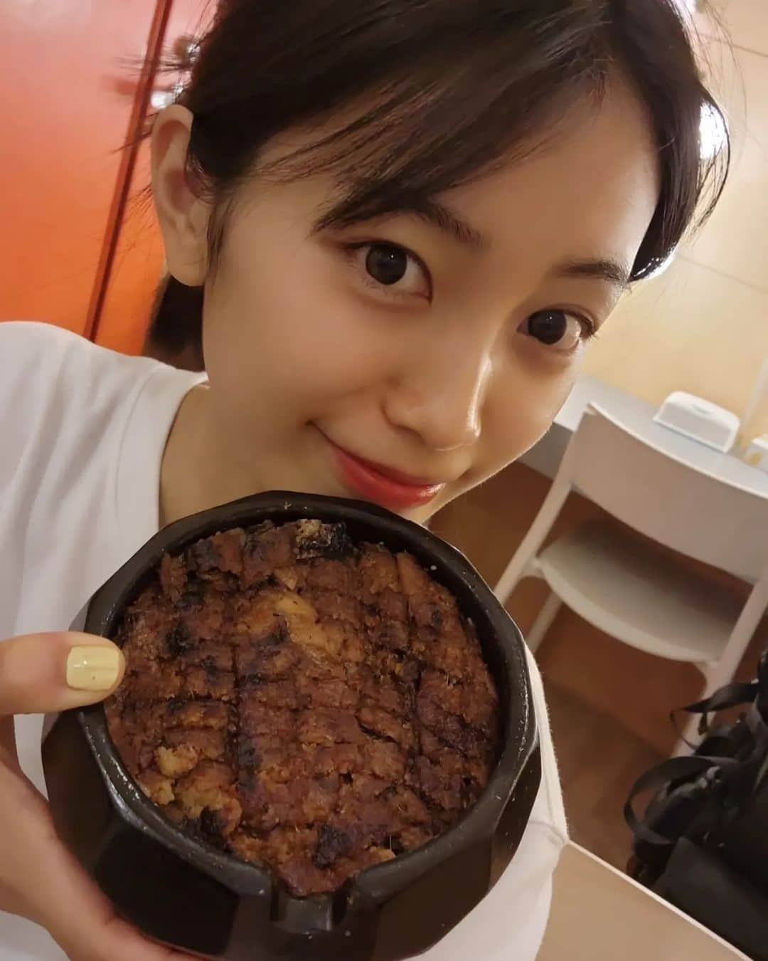 miwaさんのインスタグラム写真 - (miwaInstagram)「#蓬莱軒 美味しすぎる～😋❤️💕✨  しあわせ☺️✨  #アコギッシモ #名古屋 #nagoya #miwa」5月3日 13時35分 - miwa_official_38