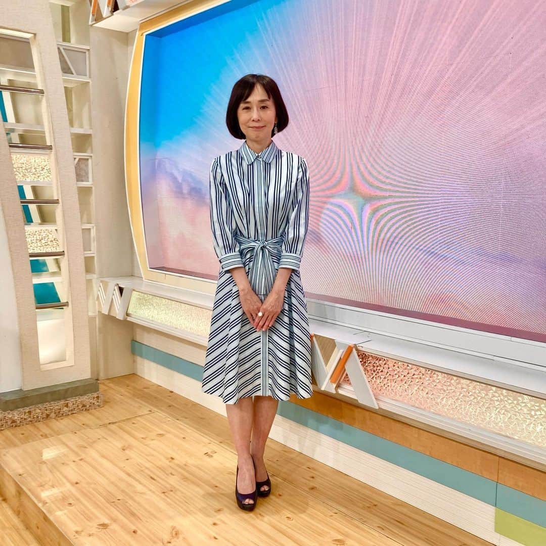 大下容子　衣装 