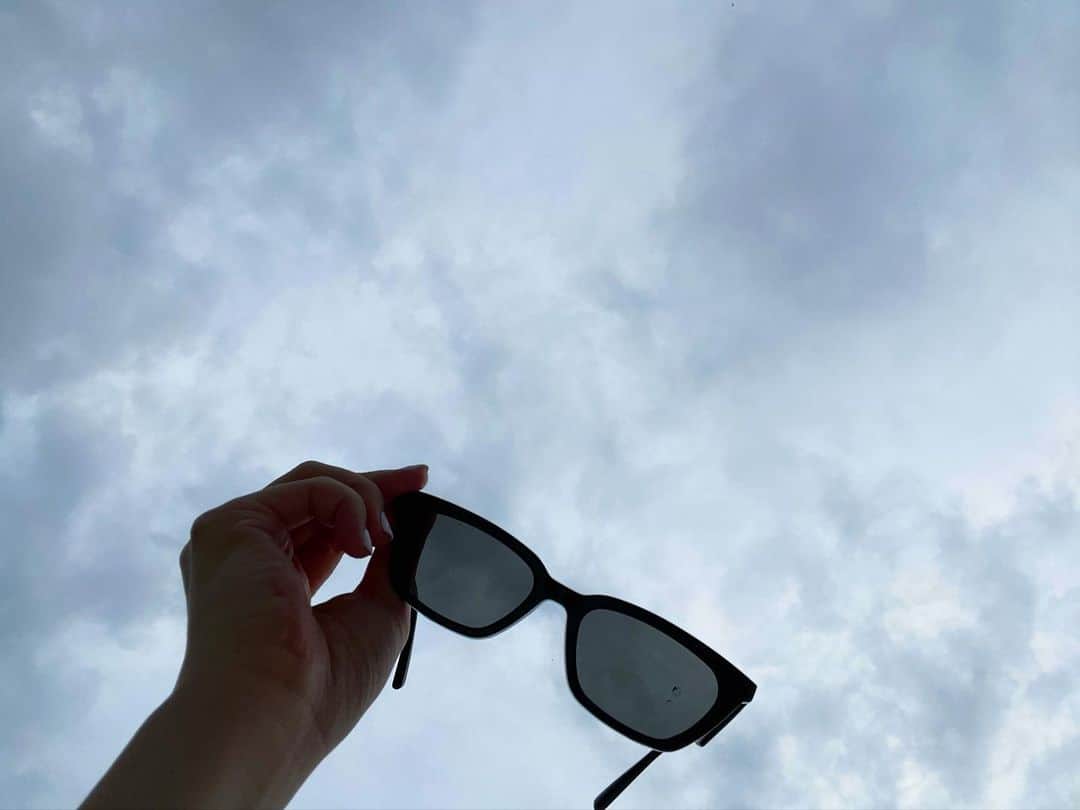 ジョンファのインスタグラム：「🕶️🏊🏻‍♀️🩴」