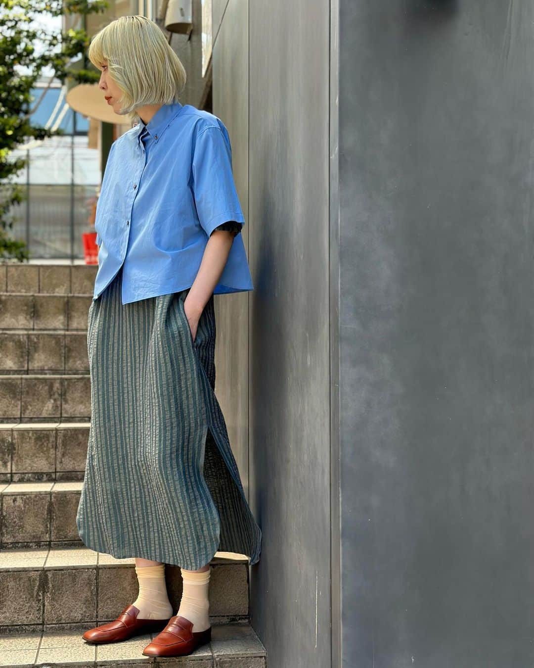 6(ROKU) OFFICIALさんのインスタグラム写真 - (6(ROKU) OFFICIALInstagram)「-  6 cotton BD wide shirt ¥24,200- tax in  @seya_voyage dress ¥50,050- tax in  ＜OE＞slip on loafer ¥36,300- tax in  @babaco sox  ¥2,090- tax in  #roku #seya #seyavoyage #babaco #oe」5月3日 14時10分 - 6______roku