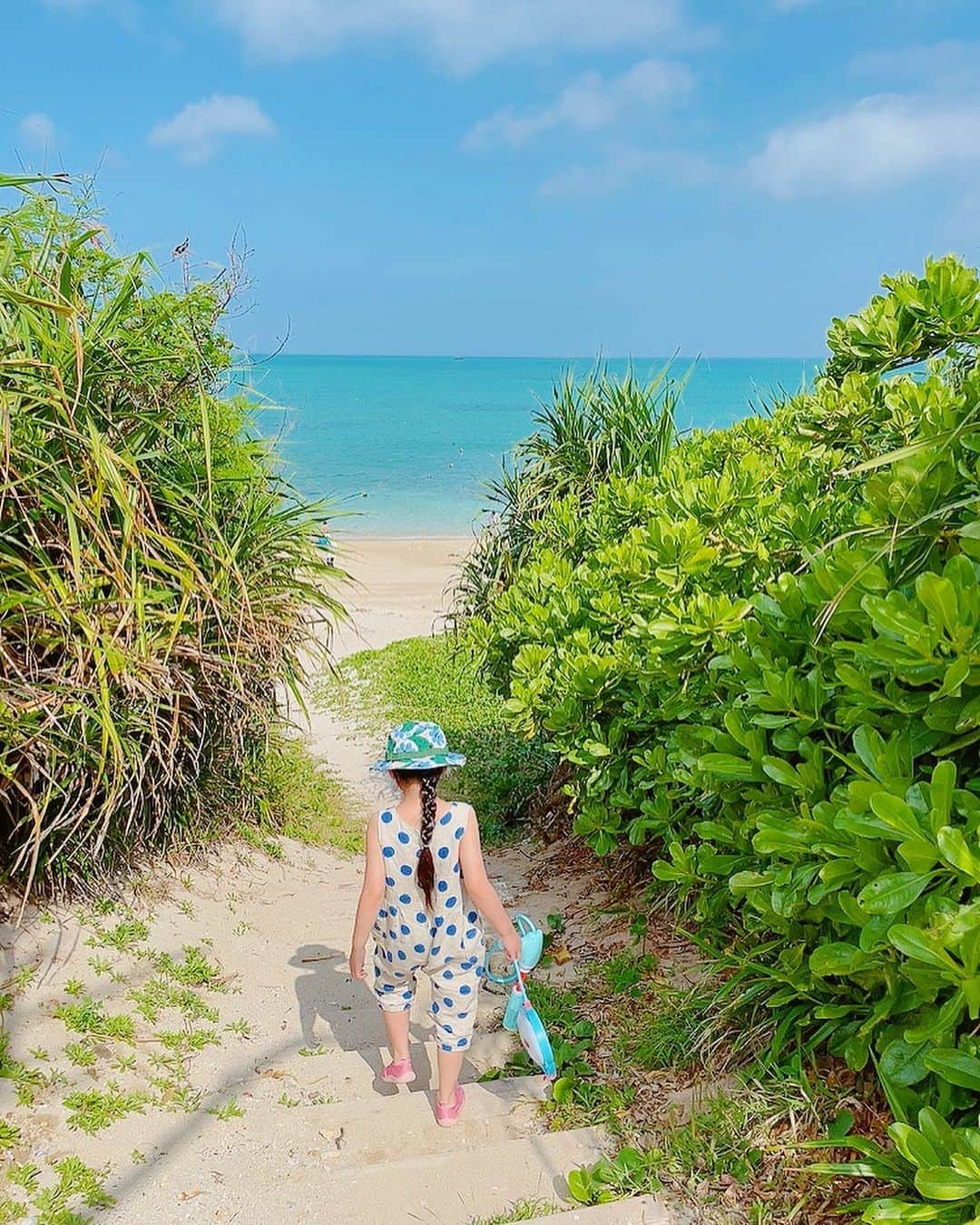 Qoo Bee Littleさんのインスタグラム写真 - (Qoo Bee LittleInstagram)「♡ムルク浜ビーチ♡  うるま市のビーチもっといろいろ行ってみたいな。 人が少なくてあまり管理されてない静かな海が好き。 ムルク浜ビーチは駐車場は500円かかったけど静かで綺麗👍✨ 沖縄本島で一番好きなビーチを見つけなきゃ！  #沖縄移住 #沖縄移住生活 #うるま市 #ムルク浜 #ムルク浜ビーチ」5月3日 14時03分 - qoo_bee_little