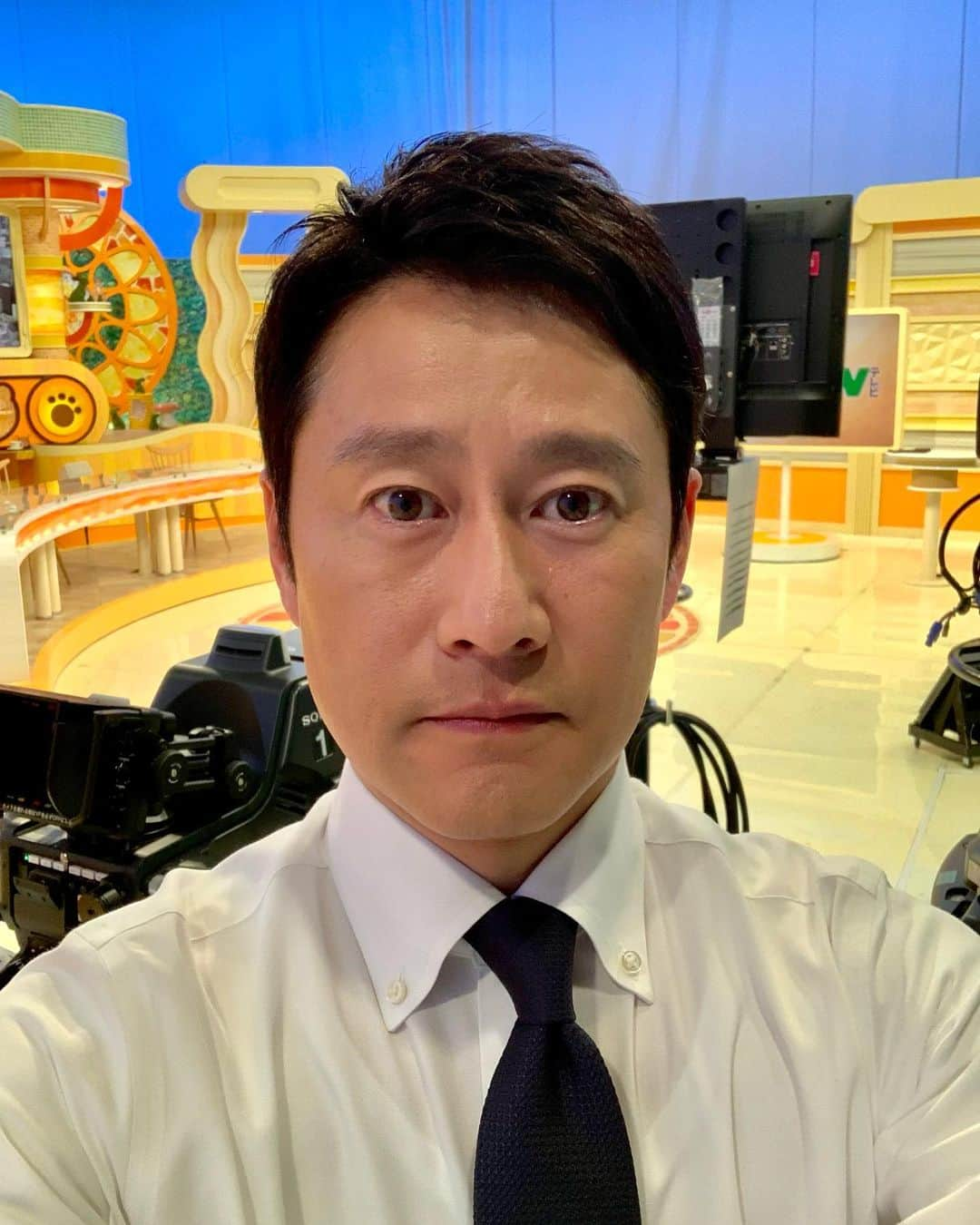 河田直也のインスタグラム：「GWもよんチャンTVは3時40分から生放送です！是非ご覧ください😊 #よんチャンtv #シャンプーハット #豊田真由子 #reina #gwはテレビ三昧」