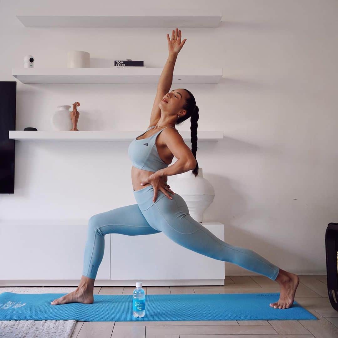 Jennifer Bachdimさんのインスタグラム写真 - (Jennifer BachdimInstagram)「Which Yoga pose is most you?? 1,2 or 3?  . . Don’t forget you can join @lunamaya , @mariannerumantir and I for a yoga session with @ionwaterid & @tsmediaid 💙🙏🏼 Share your photo now xx  #YogaBabes #IAmLowCalorie #TemanSetiaIONWater」5月3日 14時13分 - jenniferbachdim