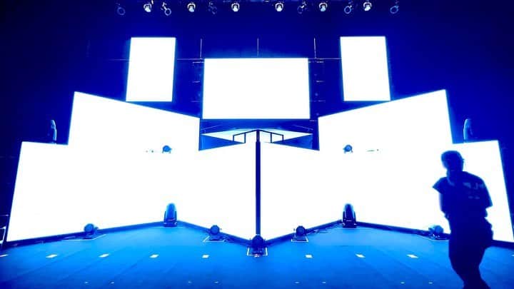 増山祥太のインスタグラム：「#ledvision #notequalme #kobe #concert」