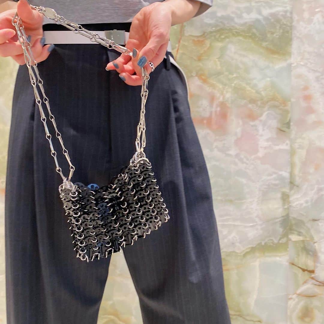 H BEAUTY&YOUTHさんのインスタグラム写真 - (H BEAUTY&YOUTHInstagram)「＜PACO RABANNE＞ 1969 BAG ¥115,170 SPARKLE BAG ¥107,415 SPARKLE SANDAL for women ¥76,285  #H_beautyandyouth #エイチビューティアンドユース @h_beautyandyouth  #BEAUTYANDYOUTH #ビューティアンドユース #Unitedarrows #ユナイテッドアローズ #pacorabanne @pacorabanne」5月3日 15時20分 - h_beautyandyouth