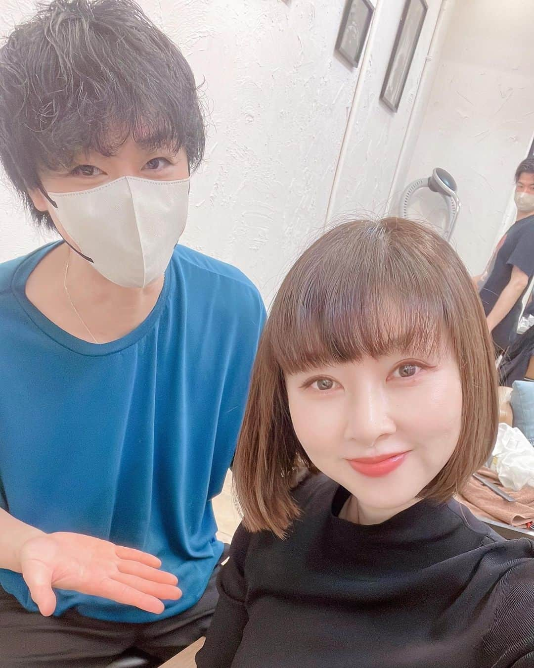 相沢礼子さんのインスタグラム写真 - (相沢礼子Instagram)「美容院@accomplish_salon　に行ってきました😆 ゴットハンドの　@accomplish_yu さん🥹いつもありがとうございます✨✨✨  今回は水素2倍入れていただきました😆✨✨  おかげさまでサラサラでつやつやで、ぷりぷりになりました^ ^ 花粉症で、髪の毛もなんだか調子が悪い感じでしたが、栄養を入れて頂き、自分の髪の毛じゃないみたいになって嬉しいです^ ^  シャンプーしたあと、トリートメントを忘れるくらい髪の毛サラサラです。 感動のトリートメントです^ ^ 同い年のゆーさん @accomplish_yu  いつも話がつきません😊✨  人幹細胞 と 水素 も配合された  WプラチナHASトリートメント 😊  （HASは、人幹細胞という意味だそうです🤗）  頭皮にも栄養が入るので、新しく生えてくる髪の毛にも良いそうです☺️🙌 育毛にもなりますね🥹🙏  カット、カラー、トリートメントで1時間半くらいです！  #ヒアルロン酸 も入って栄養満点^ ^  #アコンプリッシュ　の場所は恵比寿と代官山の間にあります^ ^  その方に合ったトリートメントの配合をして下さるので、本当有難いです🥹 しかも長続きしてくれるのがすごく気に入っています^ ^  @accomplish_yu   ゆーさんいつも本当にありがとうございます🥹 自分史上最高のサラツヤになりました🥹🎉感謝です🥹  #人幹細胞　#水素 #WプラチナHASトリートメント #髪質改善トリートメント#人幹細胞 #hasトリートメント #人幹細胞トリートメント #アールハス#髪質改変#髪質改善 #ヒト幹細胞#アコンプリッシュ #accomplish代官山 #美容院　#美容　 #水素トリートメント #アンチエイジングケア  #fashion #photooftheday  #happy #ボブ　#japan  #2023 #photography  #ootd #happy  #相沢礼子」5月3日 15時13分 - reikoaizawa828