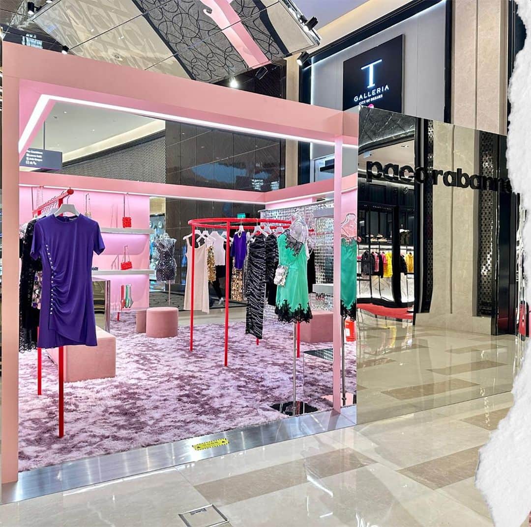 DFS & T Galleriaさんのインスタグラム写真 - (DFS & T GalleriaInstagram)「⭐️ DFS EXCLUSIVE: Paco Rabanne's debut womenswear collection has arrived at DFS!  Discover a vibrant array of fashion and accessories, crafted from innovative materials to create radical textures and cutting-edge silhouettes.  From the timeless 1969 bag to the iconic sparkle dress, visit the Paco Rabanne pop-up store at T Galleria by DFS, City of Dreams, Macau and T Galleria, Canton Road, Hong Kong to shop now!  #DFSOfficial #DFSFashion #DFSJewelry #PacoRabanne #PacoSS23」5月3日 15時30分 - dfsofficial