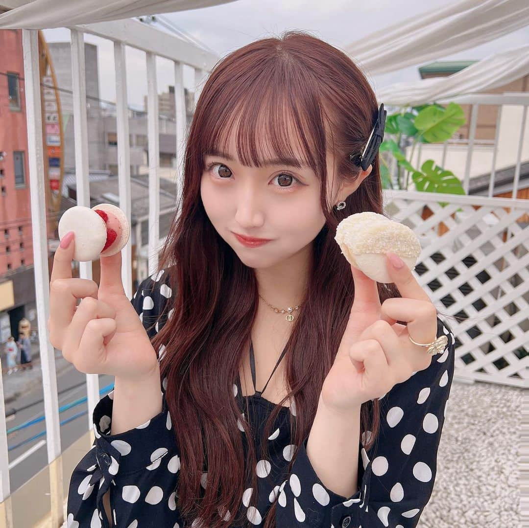 星野麻里愛さんのインスタグラム写真 - (星野麻里愛Instagram)「とぅんかろんっ🍓🤍😚 甘いもの食べてる時は幸せです  #京都カフェ#京都cafe #京都グルメ#マカロン#トゥンカロン#トゥンカロン専門店  #京都おすすめ#河原町#韓国マカロン#祇園　 #祇園カフェ#祇園cafe#noncaron」5月3日 15時31分 - maria.pink28