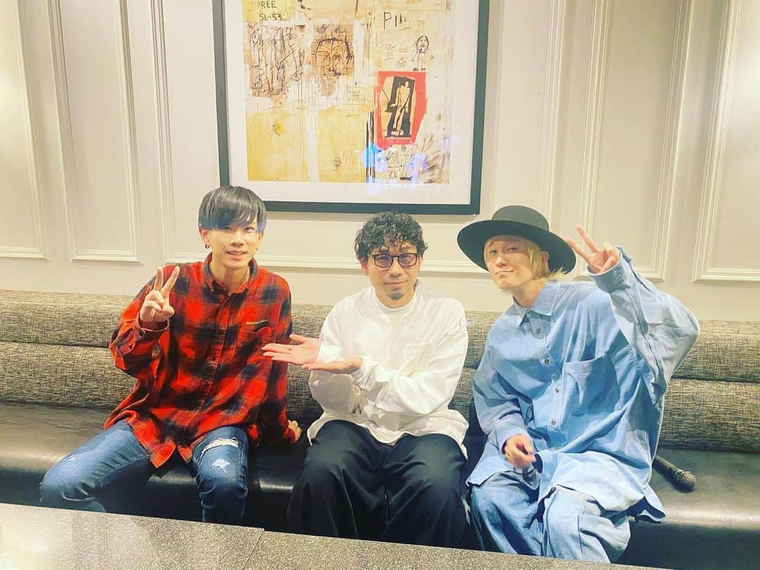 山田義孝のインスタグラム：「🎤🎤🎤 最近は新曲のレコーディングをしたり、YouTubeの収録をしたりしてました✌︎ 松浦航大くんと撮影したYouTubeも先日お互いのチャンネルで公開⭐️ 近々TikTokもアップ🔥 流石の航大くんでした😂😂 @kodai_matsuura  お楽しみに✨  5月17日9thアルバム 『備忘録音』発売💥💥💥💥 久しぶりのリリースイベントもあるからみんなに会えるのを楽しみにしてるよ♪」