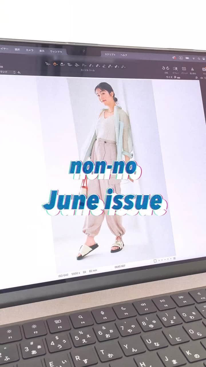 のインスタグラム：「今日はGW1日目！みなさまいかがお過ごしでしょうか？ 発売中の6月号、『はきたいボトムから探すサンダルCollection』企画より、菜々花のオフショットリールを公開💚💛  流行中のカーゴパンツは肌見せを取り入れつつ着こなすのがこなれ見えのコツ😉菜々花が履いているような、ラフなバックル付きサンダル合わせがおすすめです！  本誌＆webでは、カーゴパンツ＆バックル付きサンダルを含む、洒落見え間違いナシな組み合わせを6つご紹介！ぜひチェックしてくださいね👀  【着用アイテム】 シャツ:#OLIVEDESOLIVE #オリーブデオリーブ タンクトップ :#GU #ジーユー パンツ:#COCODEAL #ココディール ネックレス:#SHIPS #シップス  バッグ:#CHARLESANDKEITH サンダル:#casselini #キャセリーニ  #nonno#ノンノ#nonno_magazine  #松川菜々花#サンダルコーデ #GU購入品 #大人カジュアル #カーゴパンツ #きれいめカジュアル」