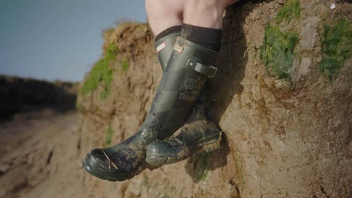 ハンターブーツのインスタグラム：「‘KNEE-DEEP’」