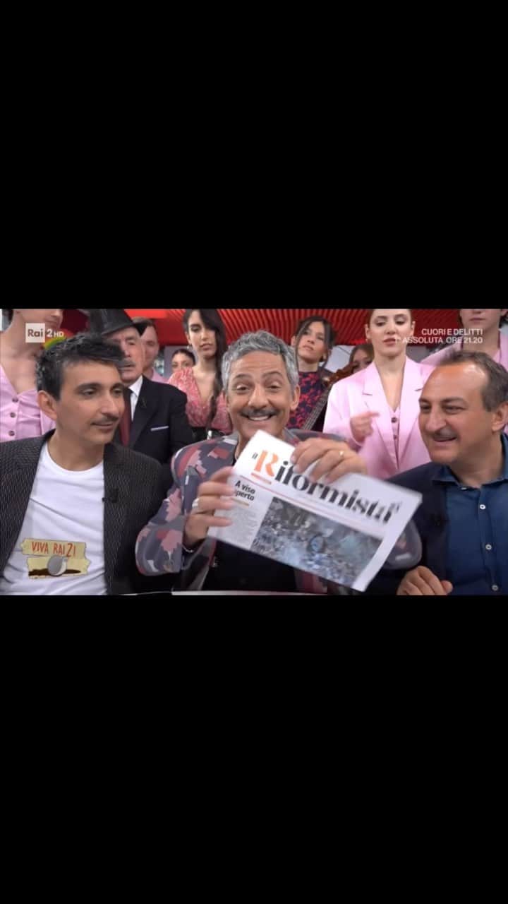のインスタグラム：「E stamattina si parla de @ilriformista con… @rosario_fiorello . Prima o poi farò una intervista anche a lui😀」