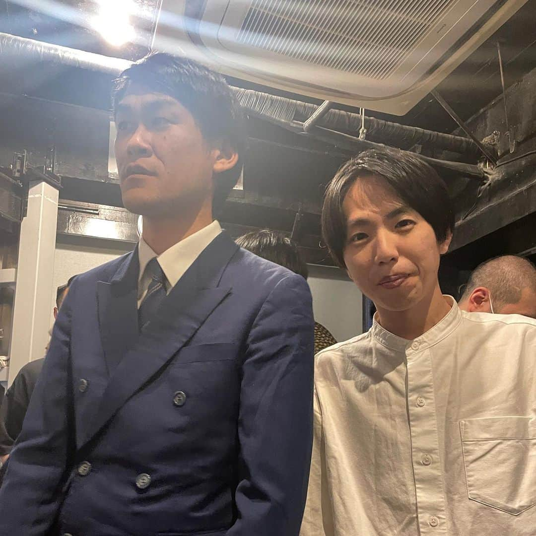 都留拓也さんのインスタグラム写真 - (都留拓也Instagram)「おーい、若手のみんなー、カメリハ頑張ってたらちゃんと使ってくれるぞー！！  ①5年前に通い詰めたお陰で早押しの基礎があったぞー！ ②スタイリストさんが初めてついておしゃれだったぞー！ ③しゃもじさんと3人で牛角を楽しむ最高のロケしたぞー！ ④しゃちさん、実は色々あってネタ部分撮り直しになってちょっと凹んでたぞー！ ⑤ねんねんさん、一言もセリフなかったぞー！ ⑥⑦武田信玄のフルコス用意してもらえたぞー！ ⑧このネタの直前でレッツゴーよしまささんがスタジオを感動に包んで、やりづらかったぞー！ ⑨なんかユニットライブみたいでいい写真だぞー！ ⑩ジグロの単独ライブの配信販売されたらしいぞー！  #ミラクル9 #くりぃむしちゅー #ZAZY #平成ノブシコブシ #吉村崇 #トレンディエンジェル #宮崎美子 #那須雄登 #井桁弘恵 #えなりかずき #岡田紗佳 #野間口徹 #三田寛子 #中村歌之助 #石原良純　#しゃもじ #牛角 #よじごじDays #ものまねグランプリ」5月3日 21時35分 - tsu_ru_rururu666