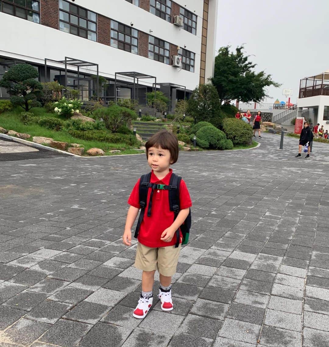 チョン・テオ（ウィリアム・ハミントン）のインスタグラム：「우리학교 첫 등교하던 날~ 그때 난 3살…. 시간 참 빠르네 ㅎㅎㅎ」