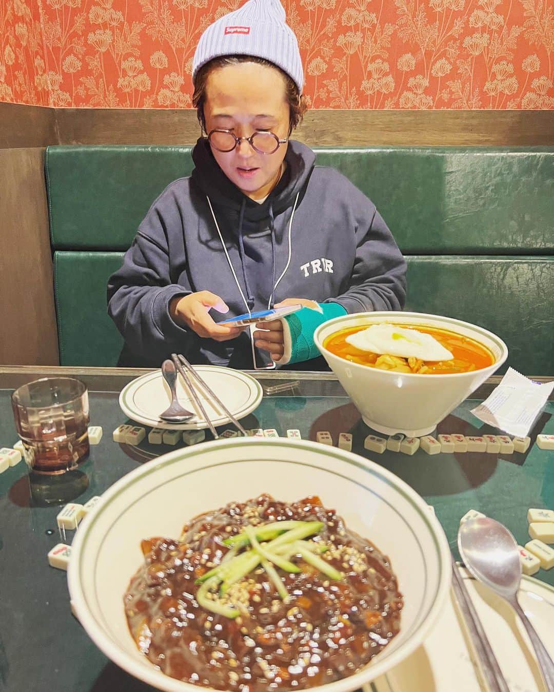 のインスタグラム：「박성광 아님 @parksungkwang_22   오랫만에 전부인 엑스와이프 만나고 Alod 에도 처음 와보고.   짜장면 맛있더라. 짜장면 위에 달걀 그리고 멘보샤까지 👍  어제는 송승헌 오늘은 송은이 @saru337 내일은…   나 만나고 힐링됐다며 좋아한 송은이씨. 조만간 또 웃음보따리 갖고올게.   상암동 있는 시덕이 조인. 울산동생.늘 나를 물가에 내놓은 고향동네 누나같다고 ㅋㅋㅋㅋㅋㅋ」