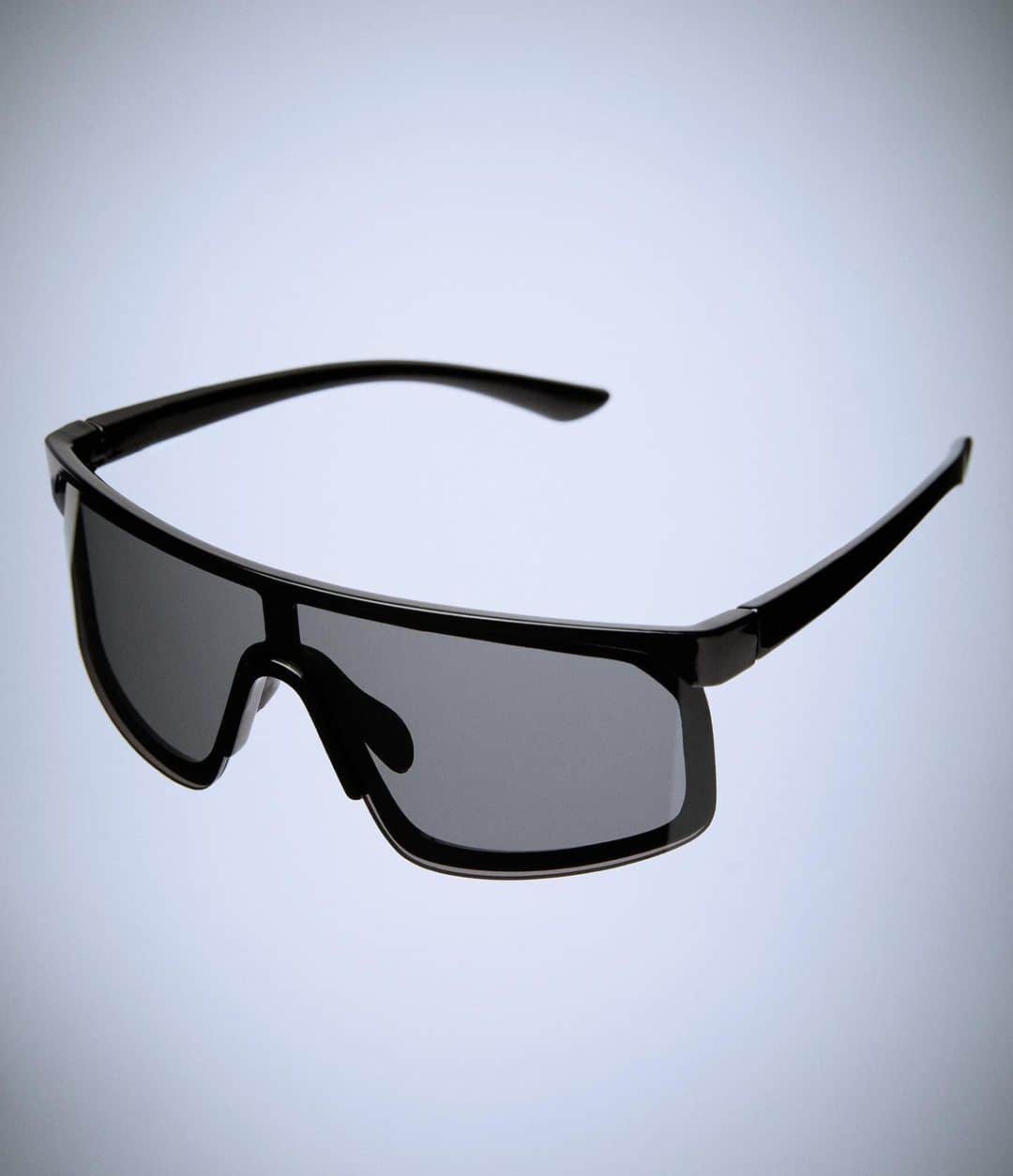 H&Mさんのインスタグラム写真 - (H&MInstagram)「Sleek black shades to finish your look. #HM  Sunglasses: 1129923003」5月3日 16時36分 - hm