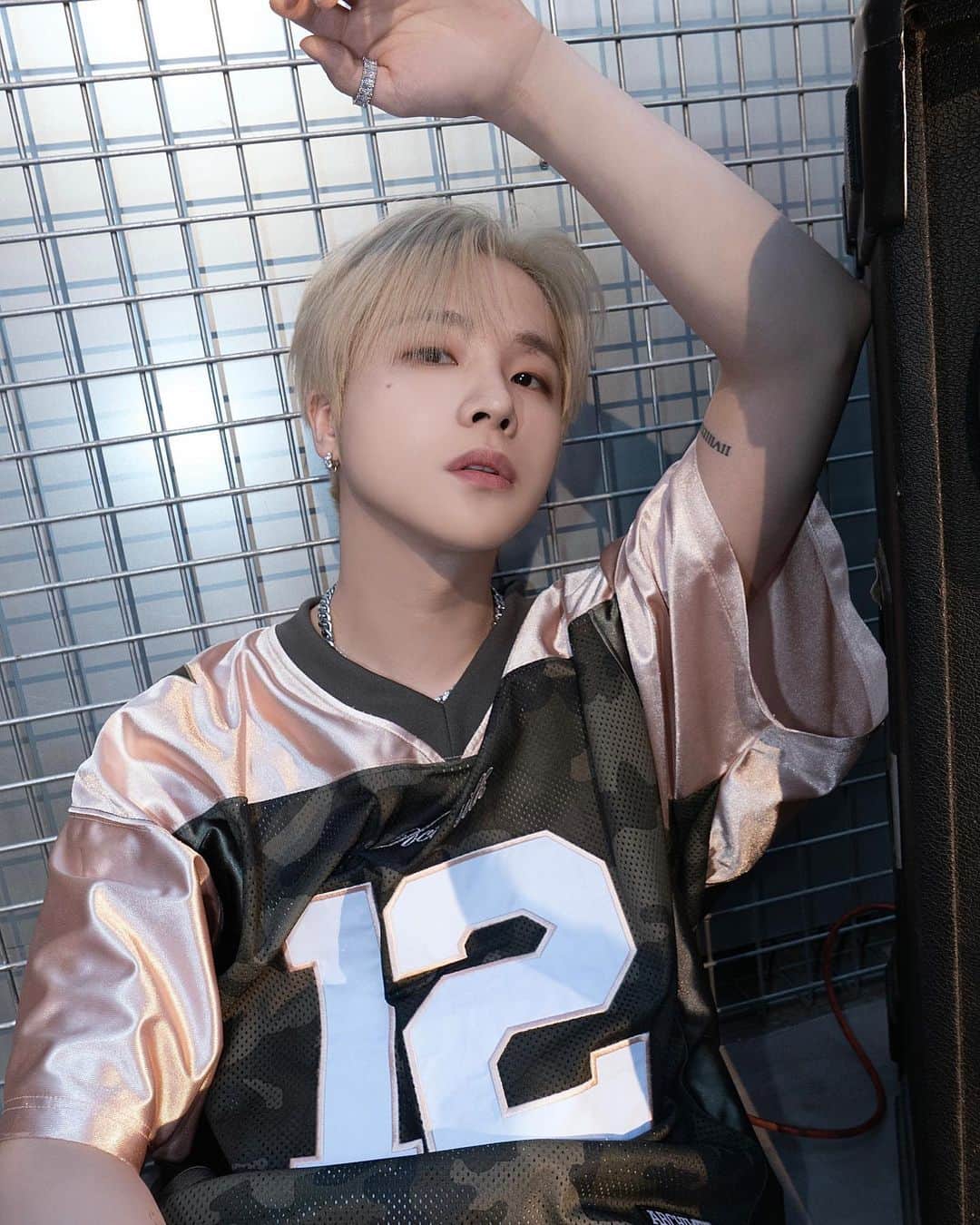 JAY（キム・ジンファン）のインスタグラム：「모두손머뤼위뤄 #딴따라 #TANTARA」