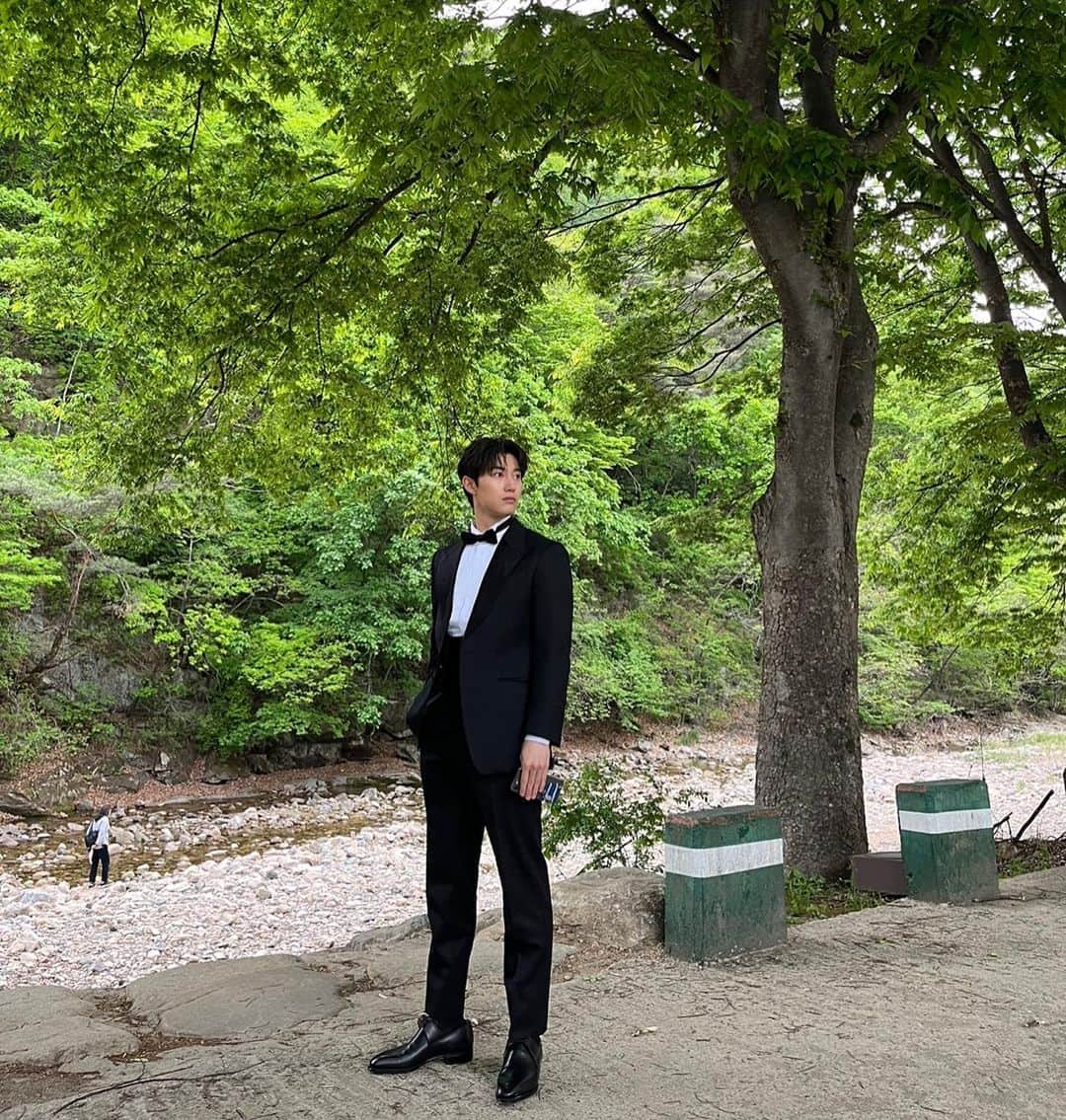 クァク・ドンヨンのインスタグラム：「🕺🏻💃🏻🍾💫🏆」