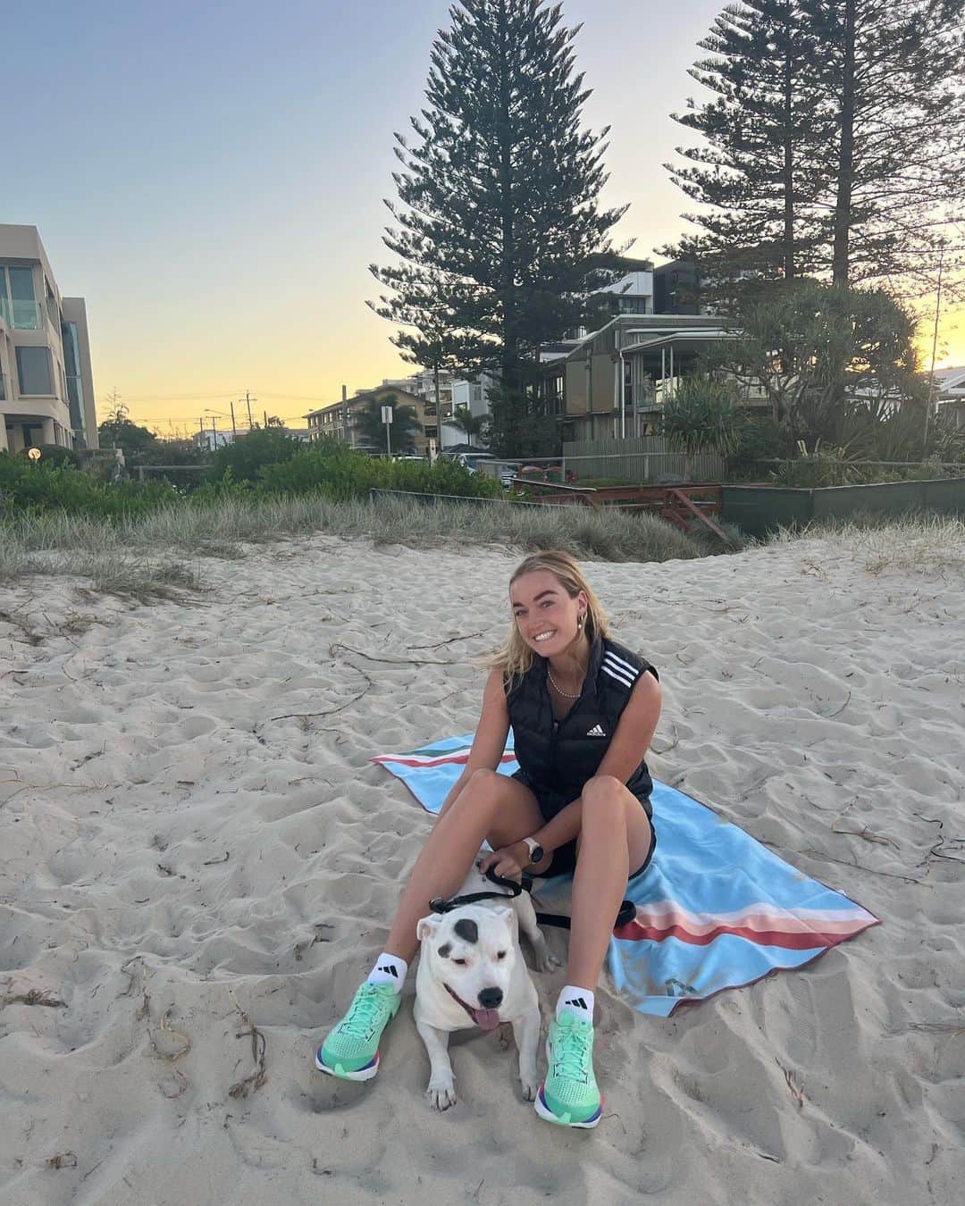 Ellie BEERのインスタグラム：「@actv8_ towel = happy staffy   use code ELLIE15 to buy a suitable towel for the beach/track/car that’s easy to put on your seat & eco-friendly xx #actv8towels #ecofriendly #puppy」