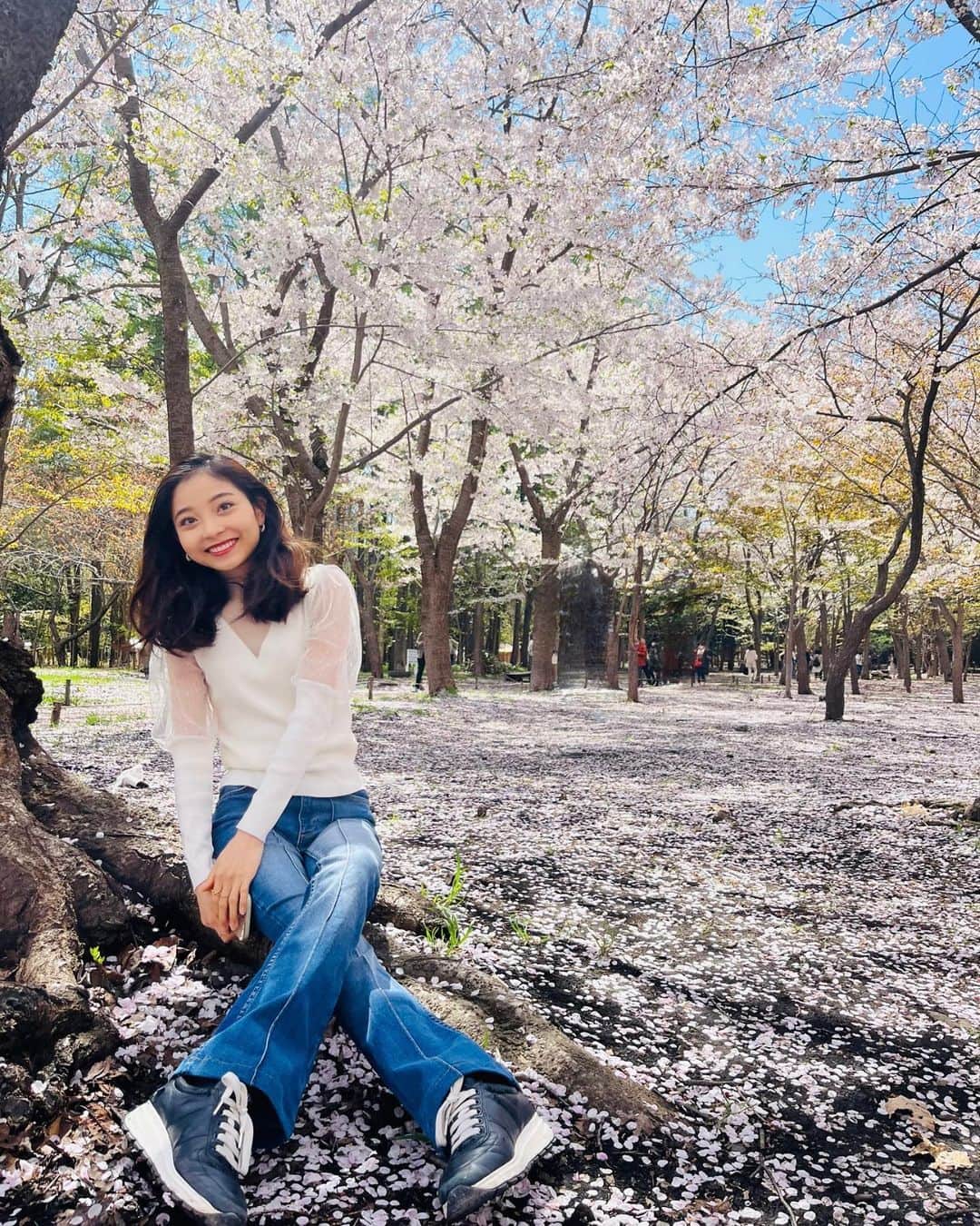 中野怜美さんのインスタグラム写真 - (中野怜美Instagram)「Walking everyday for a healthy recovery🌸 8年ぶりに日本で春を過ごしています。東京の桜は間に合わず見れませんでしたが、北海道は今桜が綺麗です💓桜が見れて幸せ。  #桜 #春 #sakura #cherryblossom #spring」5月3日 17時06分 - reminakano