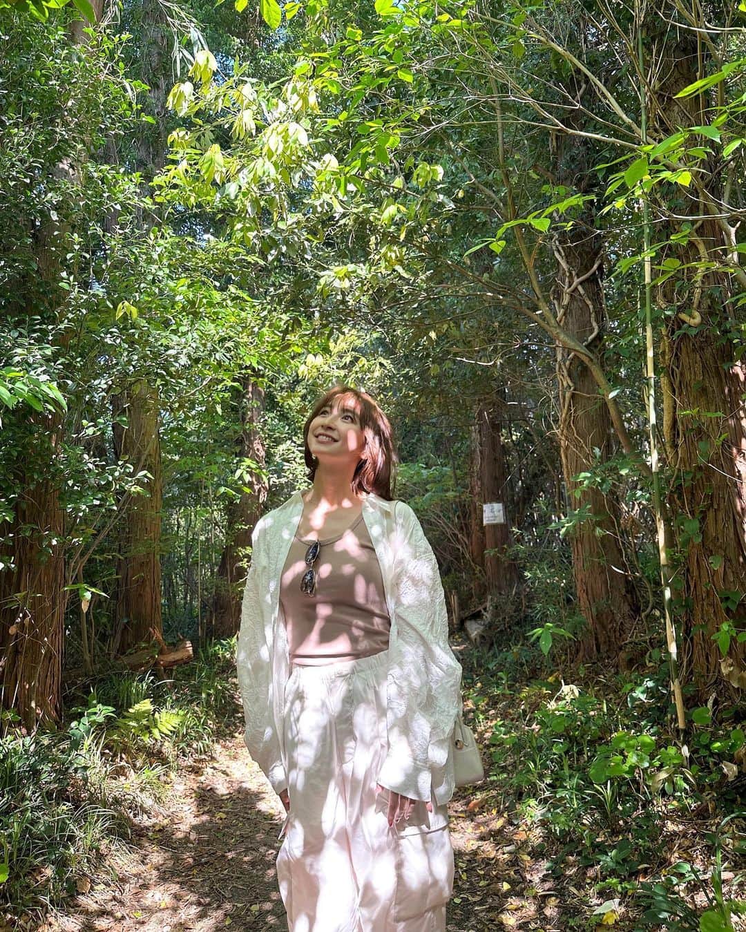 篠田麻里子のインスタグラム：「妹にパワースポットと神社ばっかり載せすぎじゃない？って言われたけど  載せます🤣✌️  だって好きなんだもん笑  #神在神社 #神石 #マリ活」