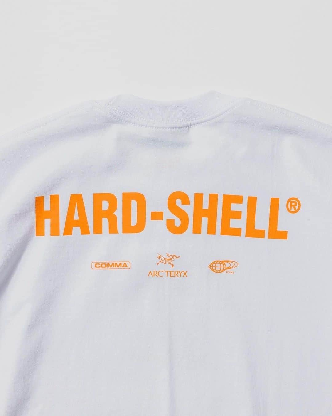 beams_harajuku_officialさんのインスタグラム写真 - (beams_harajuku_officialInstagram)「… ARC’TERYX『HARD-SHELL®』 BOOK RELEASE EVENT 5/4（Thu.）18:00〜20:00 @beams_harajuku  . 5月4日(木)18:00-20:00のブックローンチイベントはどなたでもご来店頂けます。是非ともこの機会に『HARD-SHELL®』の世界観をお楽しみ下さい。  ※本のご購入に関しましては当日店舗にて抽選販売となっております。詳細はオフィシャルサイトをご確認下さい。  ご購入された方には本イベントのためにJoshua P. Matthews氏 ( @black_zuckerberg/ @its_comma)がデザインしたTシャツをノベルティとして配布します。 ※数に限りがある為、ご希望のサイズにはお答えできない可能性がございます。 . @arcteryx @arcteryx_jp @beams_official @beams_mens_casual」5月3日 16時59分 - beams_harajuku