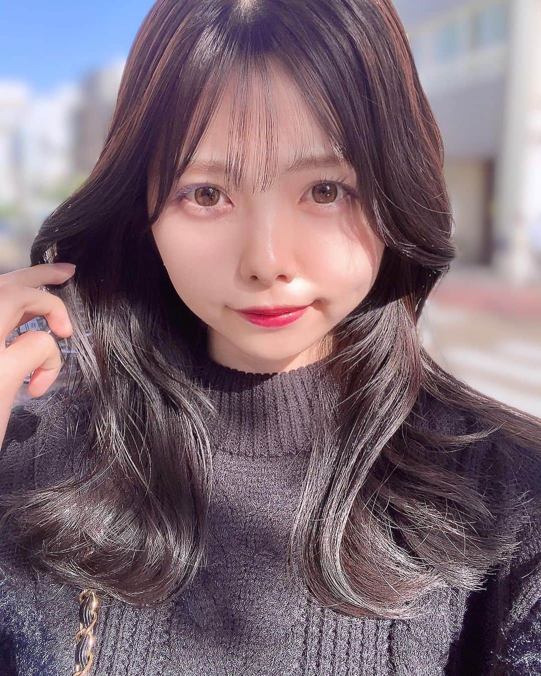 荒野姫楓のインスタグラム：「大人っぽいのも好きだよね🤭 .  #名古屋#名古屋アイドル#アイドル#アイドルメイク#ピンクメイク#美容院#美容女子#ヘアスタイル#巻き髪#ヨシンモリ#韓国ヘア#ブルベ冬#ブルベ夏#シースルー#シースルーバング#自然光#02#SKE48#idol#Nagoya#asiangirl#asian#Japaneseidol」