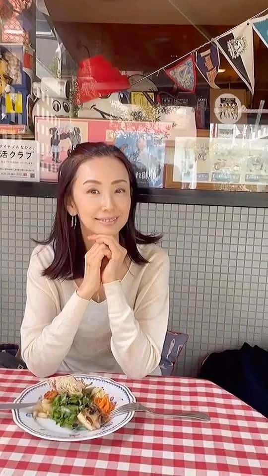 田村翔子のインスタグラム：「娘と行きつけのイタリアンのテラス席でランチ😊 やり残した仕事をゆるゆると片付けたり、お散歩をしたりのGWです☀️  #ilpiattocacciatora #下馬グルメ#田村翔子#GW」