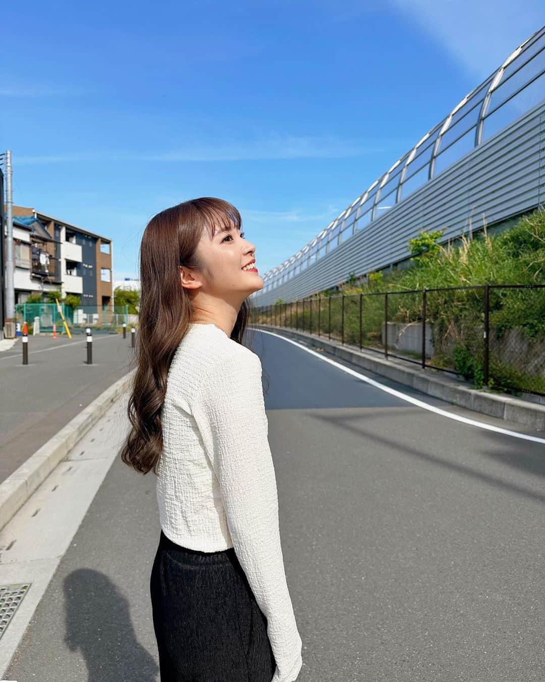 宮脇詩音さんのインスタグラム写真 - (宮脇詩音Instagram)「太陽ぽかぽか☀️気持ちがいい。お出かけ日和🫰🏻」5月3日 17時42分 - miyawaki_shion