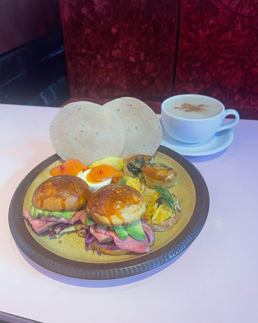 のインスタグラム：「今日は一日、下北沢で5/20と5/21に開催される #街らぶ のロケ! 美味しいお店がいっぱい！ bar TAKIBIのバルサミコナポリタンとクラマトジュースやばーい🥰🥰🥰 expresserの当日メニューは可愛くて1人で食べても2人で食べてもチャイでハッピー❤️」