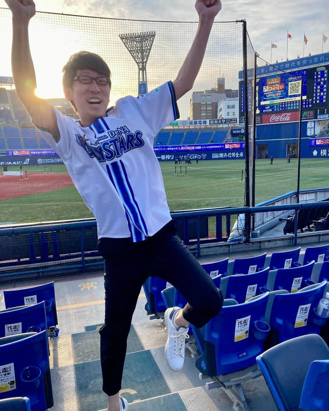 吉川正洋さんのインスタグラム写真 - (吉川正洋Instagram)「ベイスターズ4-1で勝ちました！  バウアー投手さすがのピッチングで来日初勝利！！！  伊勢投手無失点！ヤスアキ投手9S！!  桑原選手同点内野安打！楠本選手勝ち越しタイムリー！関根選手タイムリー！  5月3日 印象深い一勝になりました！！！  ＼横浜優勝／＼横浜頂戦／  #baystars #ハマの躍動感」5月3日 17時54分 - dhyoshikawa