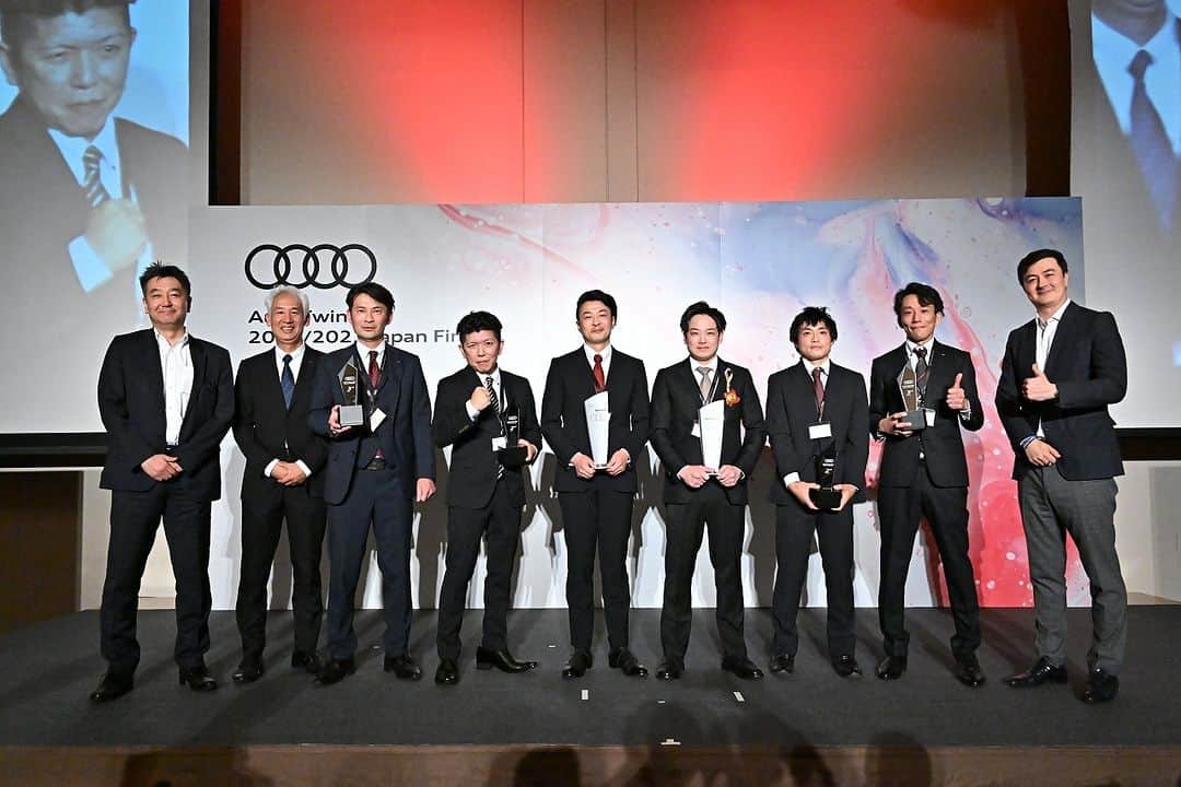 のインスタグラム：「【Audi Twin Cup 2022/2023 Japan Final 結果】 〜各部門上位入賞で世界へ〜  Audi Japan Salesは2023年4月19日に、整備やサービスの技術で日本一を競う「Audi Twin Cup 2022/2023 Japan Final」に参加し、弊社スタッフが、サービス部門で2位、テクノロジー部門で2位と3位という成績を収めました！  本年より新設されたセールスカテゴリーでも中古車部門で1位を獲得。上位2位までの受賞メンバーは7月にミュンヘンで開催される世界大会「World Final」へ出場いたします。  Audi Japan Salesは、全てのお客様に満足していただくために、「安心・安全・スピーディー」を軸に最高品質のアフターサービスを提供しております。 Audiクオリティーのメンテナンスで、常に快適なAudiライフをお楽しみください！  アフターサービスの詳細は #AJS のオフィシャルサイトよりご確認いただけます。  @audi.japan.sales  #Audi  #AJS #myaudi #audistyle #car #carstagram  #アウディ #ドライブ #車 ＃試乗 #愛車 #外車 #ドイツ車 #車好き #車好きな人と繋がりたい #アウディ女子 #車好き男子 #メンテナンス #アフターサービス」