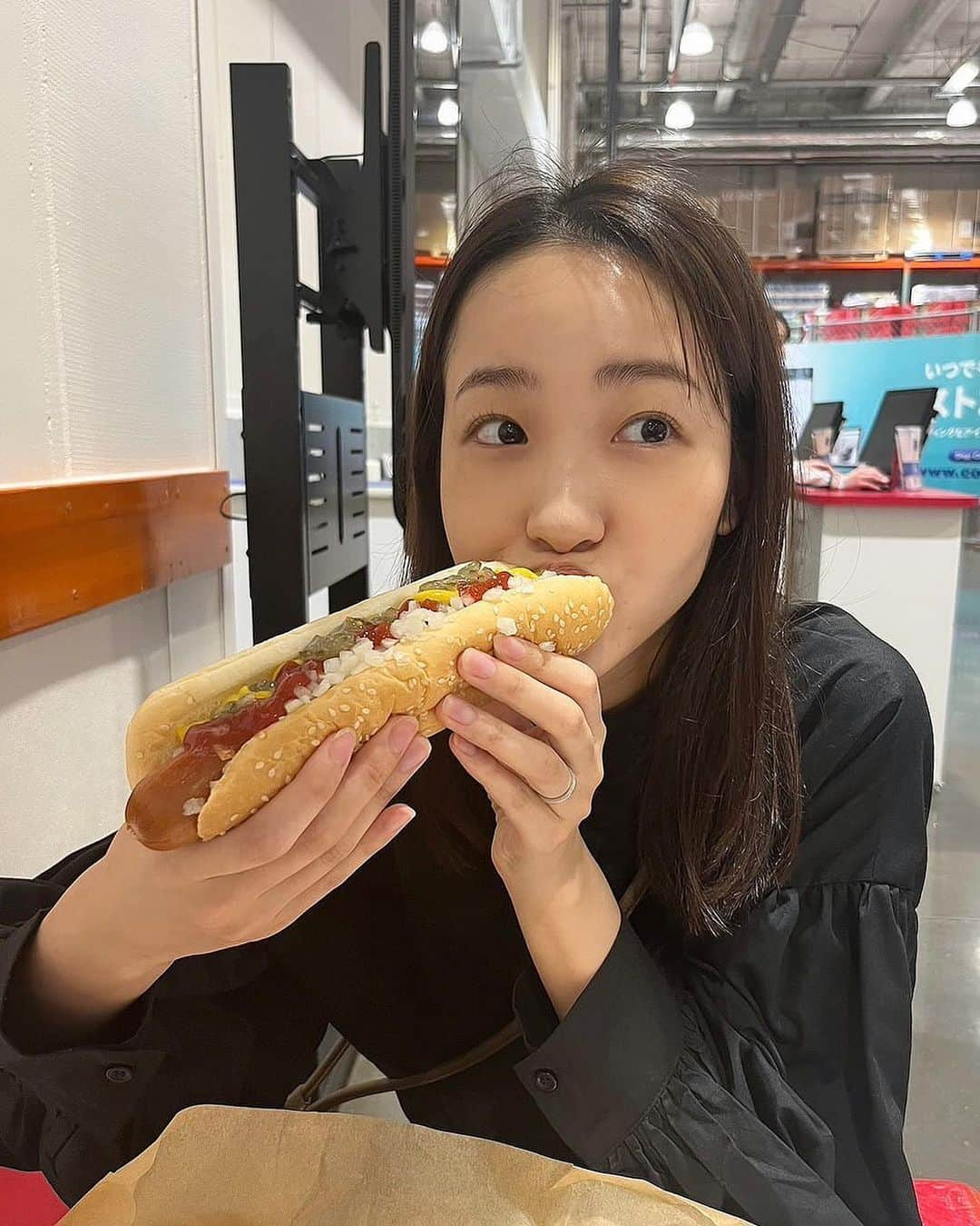 明星あゆみさんのインスタグラム写真 - (明星あゆみInstagram)「. たまにはね🍔🌭 たまには......🤫笑 . . . #ハンバーガー食べがち #ハンバーガー好きな人と繋がりたい #GW」5月3日 18時01分 - ayumi_myojo