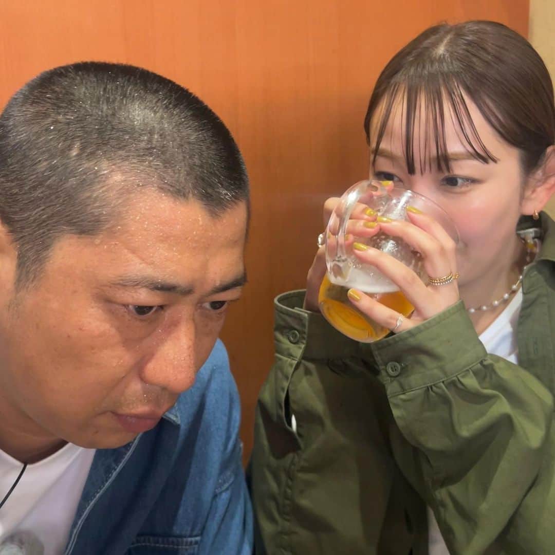 中上真亜子のインスタグラム：「今夜19時からは😮 RKBまじもん！がオンエアだよ🗣️  パンサーの尾形さんと非トンコツラーメンの ベスト5を探して来ました☺️ 毎回汗びっしょりになりながら ラーメンを食べたり 罰ゲームを受けたりされてた🥶  尾形さんが本当にまっすぐ過ぎて インタビューした方が教えてくれたお店全部に行こうとするのを止めるのに必死だったよ😇 汗だくの闘いを是非ご覧ください💪 #お店の方のご厚意で私だけ呑んでるよすみません」