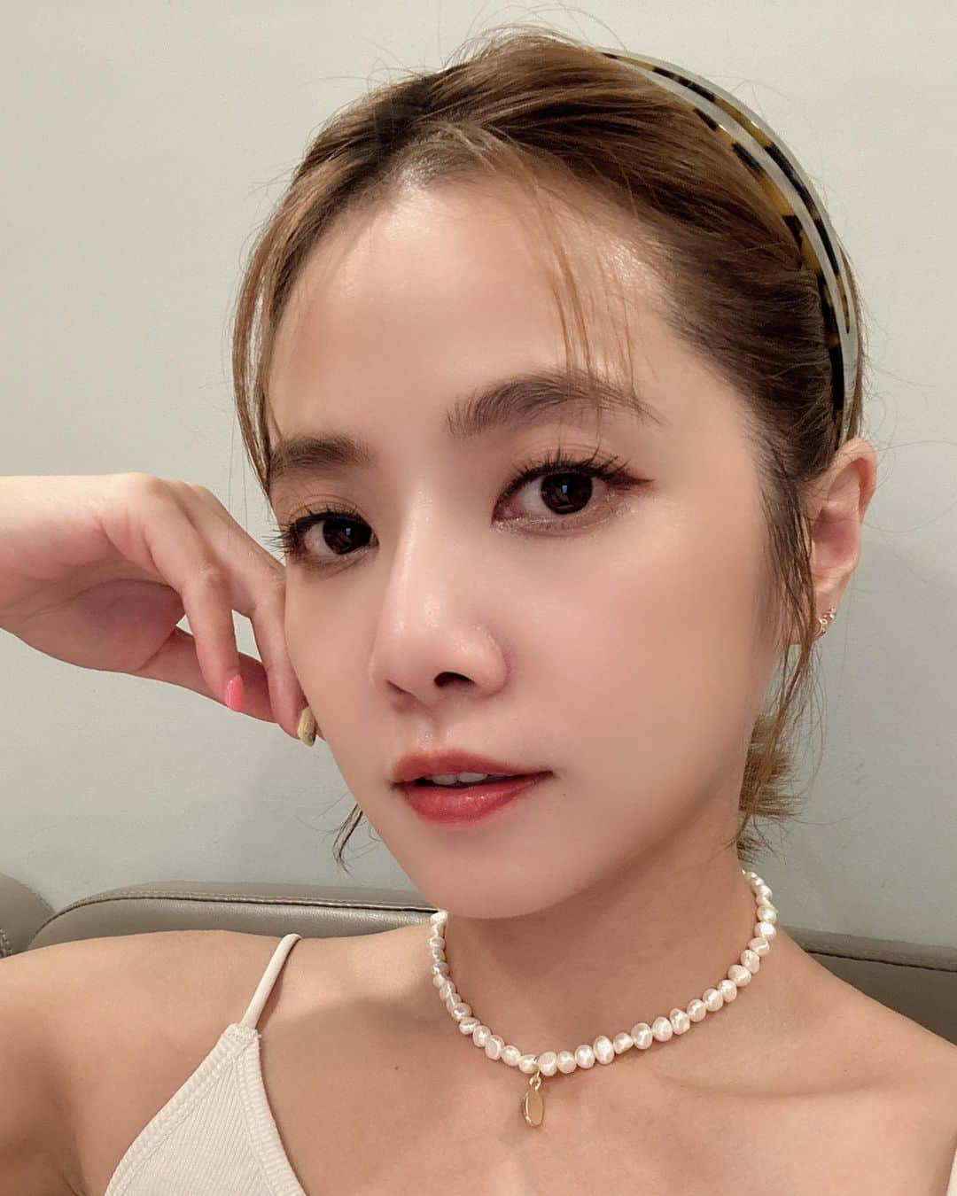 Miaのインスタグラム：「很久沒有做皮秒雷射啦！ 還是來到熟悉的環境 還有信任的醫生 做完隔天皮膚 馬上發亮一階😚 真的很喜歡❤️  #皮秒雷射 #漫雲思境  #皮膚發亮  #防曬 @museedunuage」