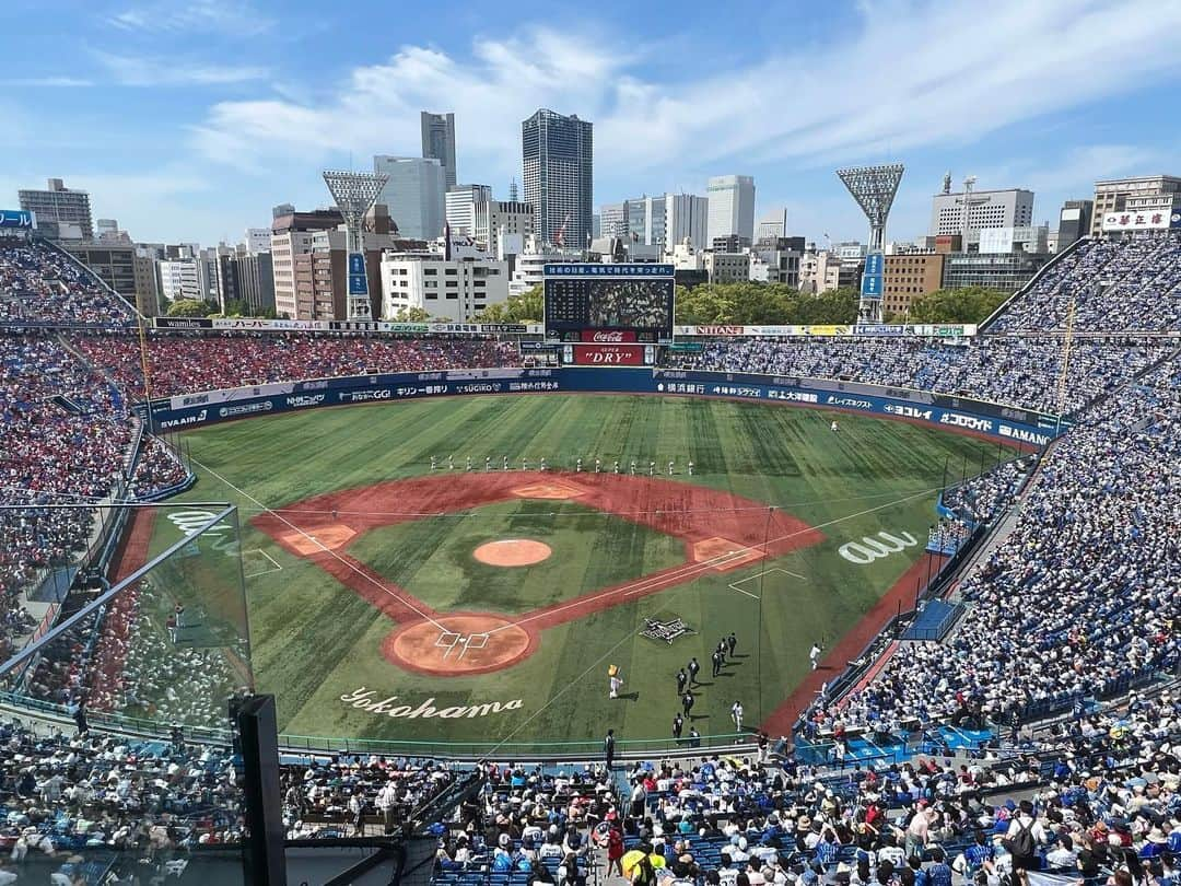 林昌範のインスタグラム：「5月3日　DeNA対広島カープ解説  憧れのバウアー投手の初登板⚾️  興奮しながら解説してました❗️  「サイ・ヤング賞」の実力をしっかり見させていただきました。 #dena #ベイスターズ  #広島 #カープ  #浜スタ  #dazn  #バウアー 投手 #相川七瀬  さん #始球式 #世代 #横浜しか勝たん」