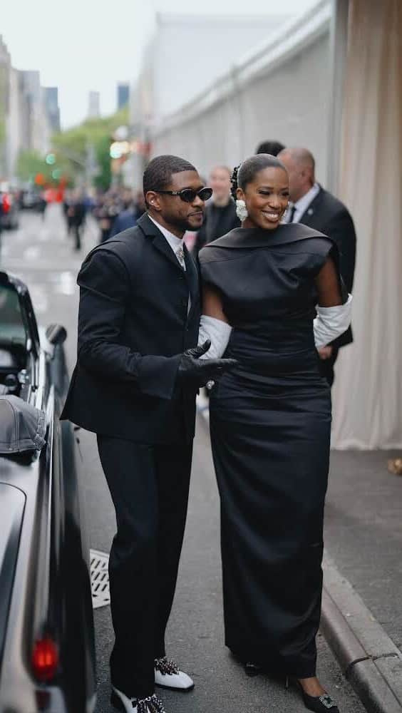 アッシャーのインスタグラム：「“I would describe my style for the night as classic, timeless, curated in honour of Karl Lagerfeld.” Take a look at @Usher getting ready for the #MetGala 2023 with @BiancaSaunders.」