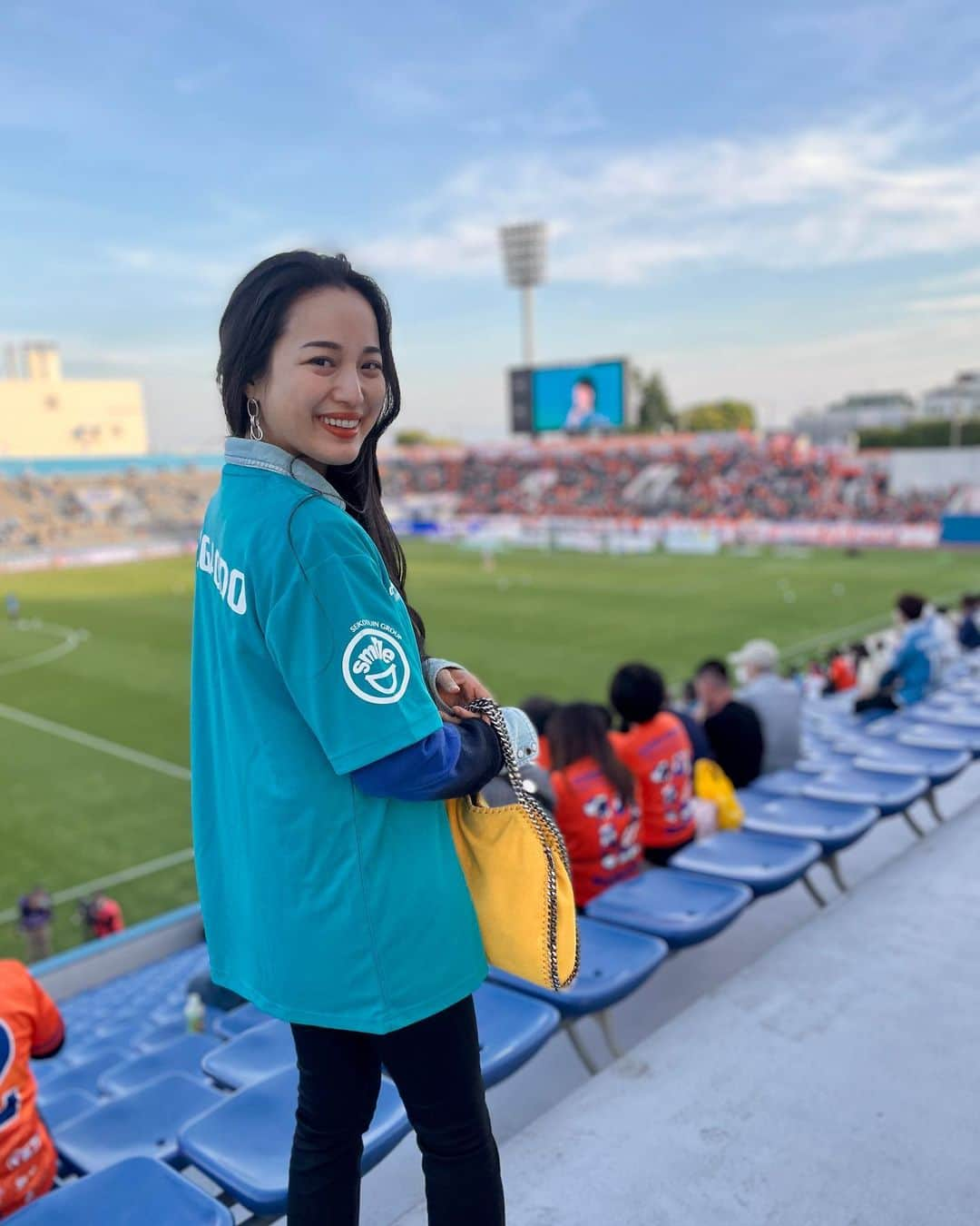 北川富紀子のインスタグラム：「笑顔道マッチ Kickoff soon!!📣 . . . 横浜FCがんばれー！ . . . . #笑顔道マッチ #笑顔道 #横浜FC」