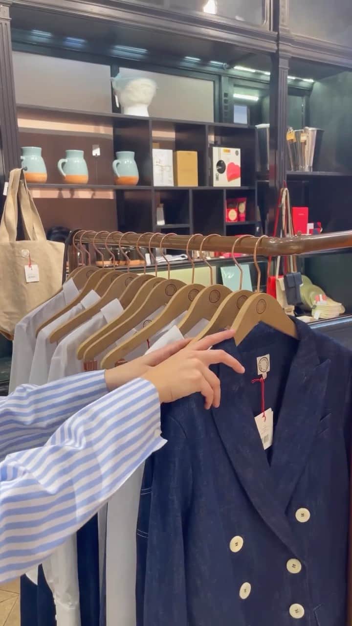 イネスドゥラフレサンジュのインスタグラム：「✨ Nous sommes prêts à vous accueillir !  Venez flâner dans nos différents points de ventes et vous imprégnez de toute l’ambiance Ines de la Fressange Paris ! - ✨ We are ready ! Come and stroll through our different outlets and soak up all the atmosphere of Ines de la Fressange Paris.  #inesdelafressange #inesdelafressangeparis #girlsinines #paris #parisianstyle #parisianchic」
