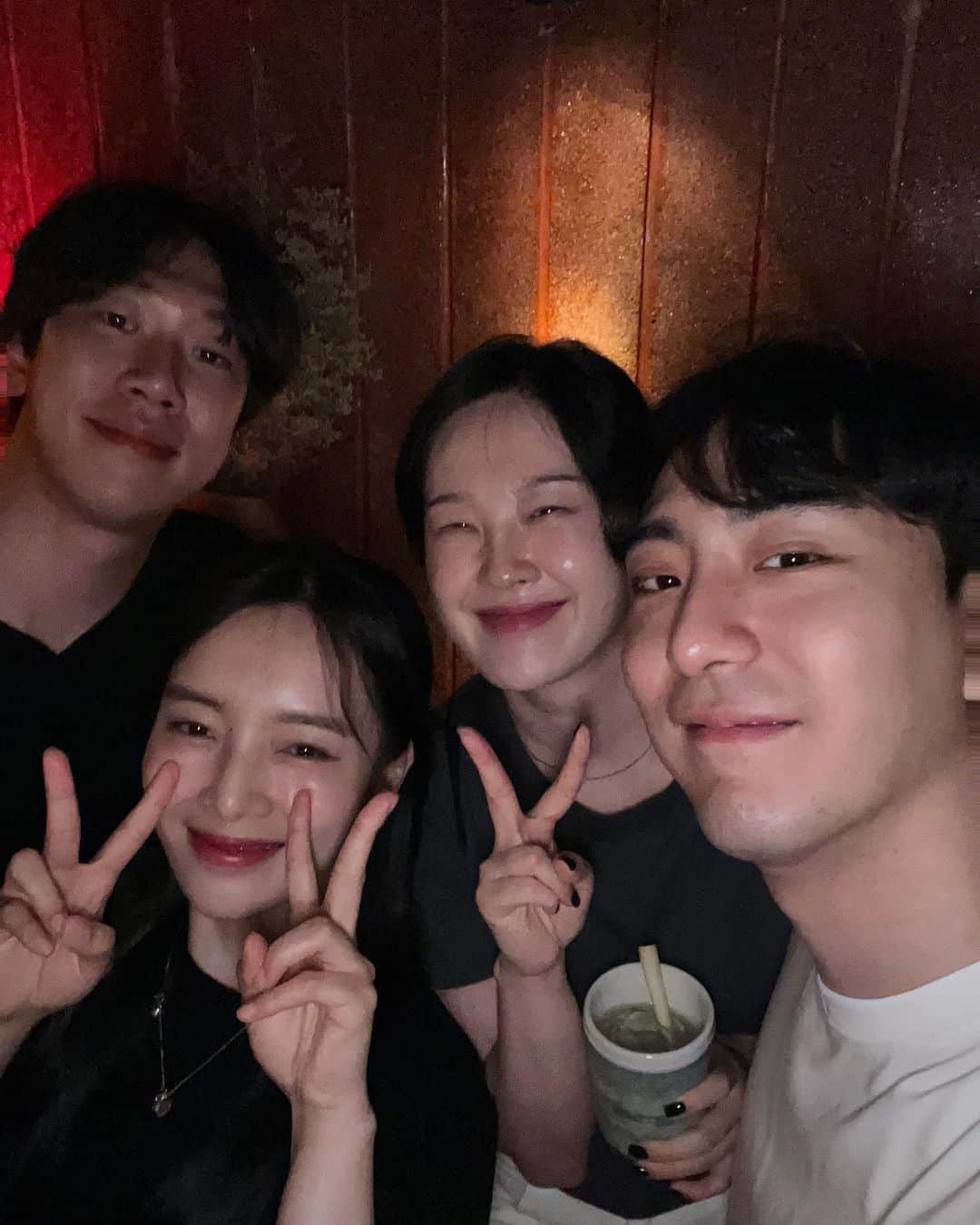 スジン のインスタグラム：「우리 다음에 또🌴🍸✨」