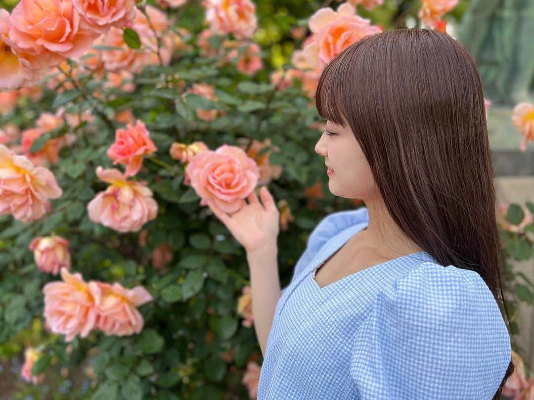 奈良怜那さんのインスタグラム写真 - (奈良怜那Instagram)「． もう初夏だよね…？ 可愛いお花たくさんでした🌷  👗@olive_des_olive_official   #日比谷公園#GW#お花畑#日比谷公園第一花壇#ポートレート#iPhoneカメラ#黒髪ロング」5月3日 18時27分 - narareina_111