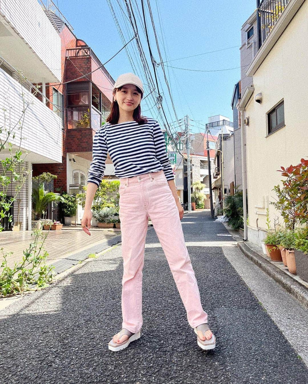 江本るり恵さんのインスタグラム写真 - (江本るり恵Instagram)「先日のお洋服  暖かくなってきたので新しいサンダルを。♡ @foremos_marco のものです、足のサイズが小さく常に靴難民でしたが可愛いくて靴擦れしないサンダルに出会えました🫶、 お洋服はタグつけしてます☺️ トップスは古着です〜〜 皆様素敵なゴールデンウィークを。✴️」5月3日 18時28分 - emotorurie