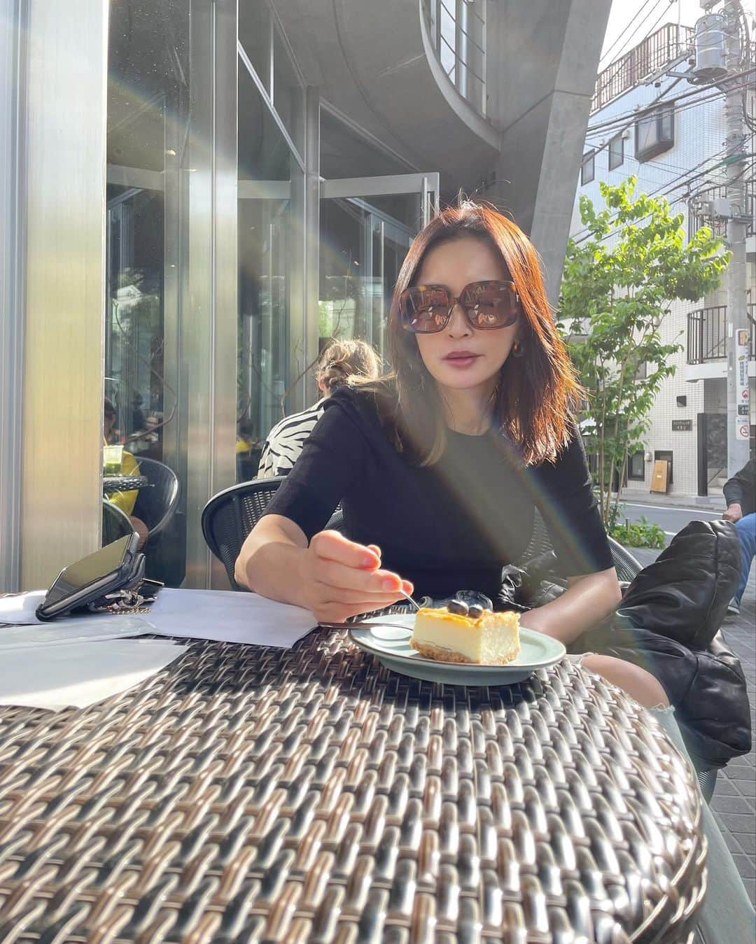 長谷川京子さんのインスタグラム写真 - (長谷川京子Instagram)「Beautiful day☀️  本当に。  #holiday#sunnyday#cafe」5月3日 18時31分 - kyoko.hasegawa.722