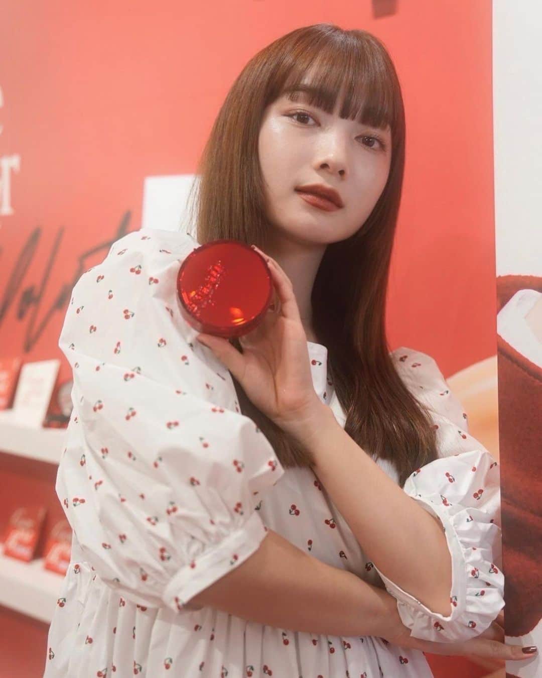 新野尾七奈のインスタグラム：「5月3日〜9日までアットコスメ東京で開催されている"espoir pop up event"にお邪魔してきました❤️ メイクアップショーや、4枚目の様にタッチアップサービスもあり楽しかった〜💄  是非遊びに行ってみてね♡ @espoir_jp  #espoir#エスポア#espoirjapan」