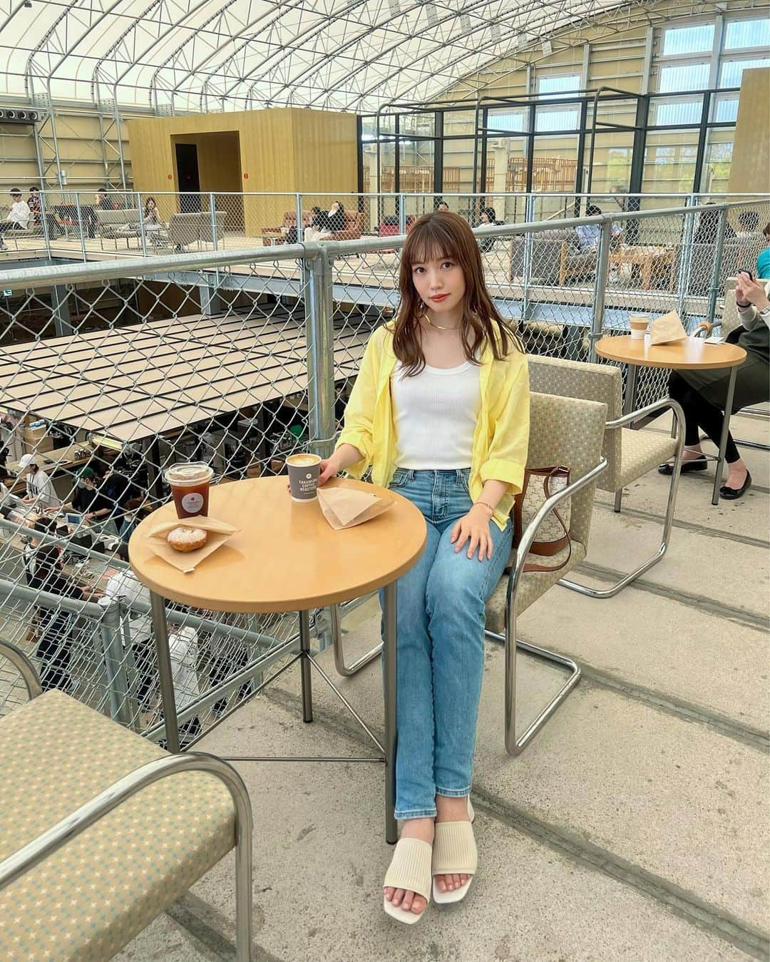 ののさんのインスタグラム写真 - (ののInstagram)「淡路島カフェ☕️ 大阪で人気のTAKAMURA COFFEE ROASTERSが淡路島にも去年オープンしてたから行ってきた  大阪でも広いなーと思ったけど淡路島の店舗は駐車場含めると更に広い  ドーナツはもっちもちで美味しかったよ♡  ☕️ @takamura_factory_and_cafe  #takamuracoffeeroastersfactoryandcafe  #takamuracoffeeroasters #淡路島カフェ#淡路島グルメ#淡路島スイーツ#淡路島ランチ#淡路島観光#淡路島旅行#淡路島ドライブ#淡路島#カフェ#カフェ巡り#カフェ活#デニムコーデ#デニム#ジーンズ#ジーンズコーデ#ユニクロ#ユニクロコーデ#カジュアルコーデ#カジュアル女子#セリーヌ#セリーヌバッグ」5月4日 6時52分 - nonoko0309