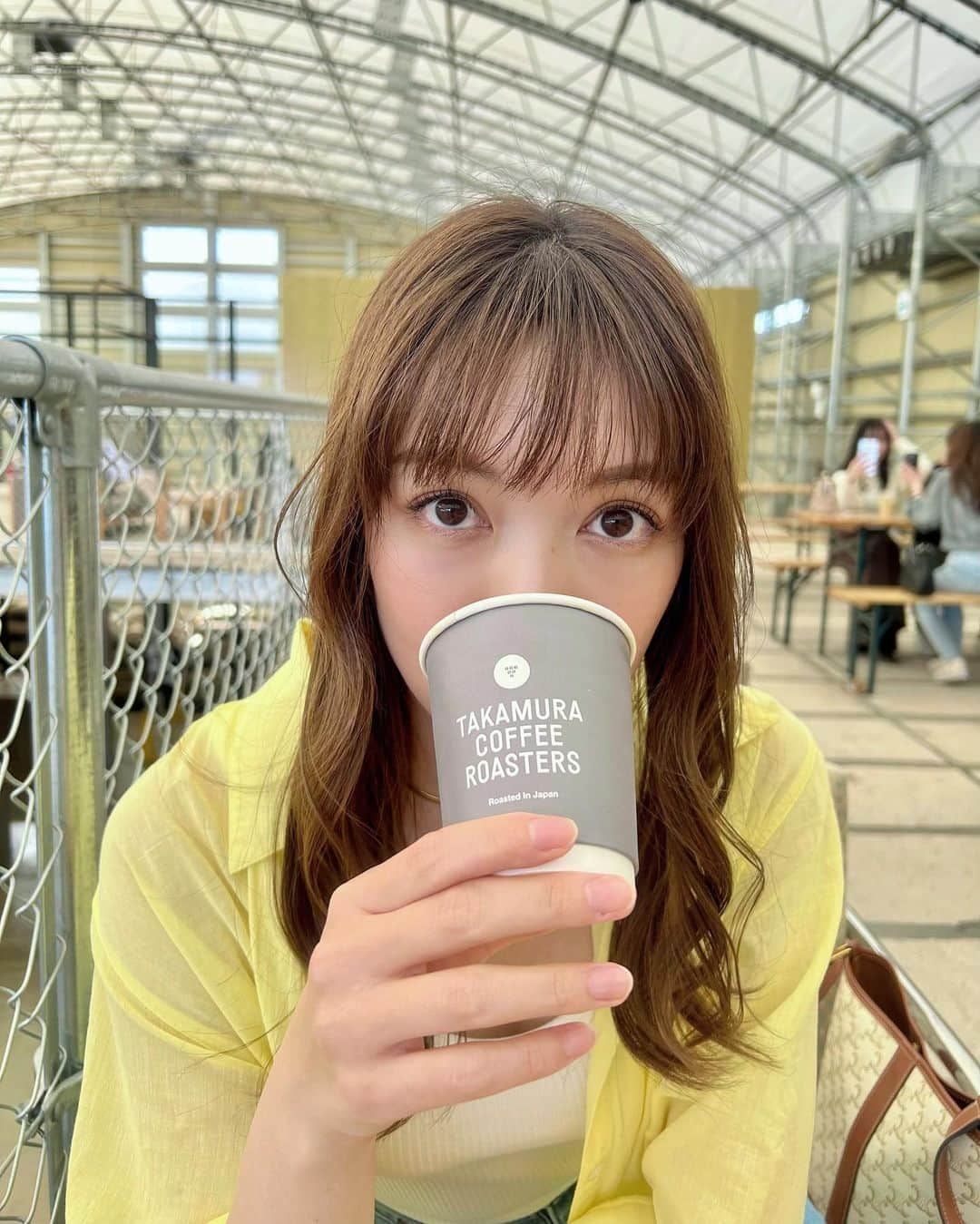 ののさんのインスタグラム写真 - (ののInstagram)「淡路島カフェ☕️ 大阪で人気のTAKAMURA COFFEE ROASTERSが淡路島にも去年オープンしてたから行ってきた  大阪でも広いなーと思ったけど淡路島の店舗は駐車場含めると更に広い  ドーナツはもっちもちで美味しかったよ♡  ☕️ @takamura_factory_and_cafe  #takamuracoffeeroastersfactoryandcafe  #takamuracoffeeroasters #淡路島カフェ#淡路島グルメ#淡路島スイーツ#淡路島ランチ#淡路島観光#淡路島旅行#淡路島ドライブ#淡路島#カフェ#カフェ巡り#カフェ活#デニムコーデ#デニム#ジーンズ#ジーンズコーデ#ユニクロ#ユニクロコーデ#カジュアルコーデ#カジュアル女子#セリーヌ#セリーヌバッグ」5月4日 6時52分 - nonoko0309